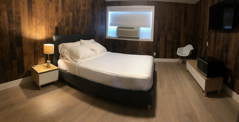 Camrose Lechateau Hotel
