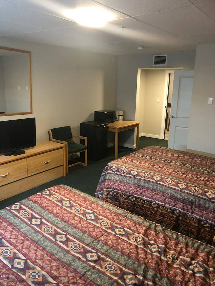 Camrose Lechateau Hotel