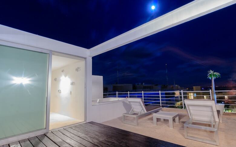 Aparthotel Luxury Condos At Magia