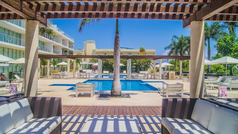 Aparthotel Luxury Condos At Magia