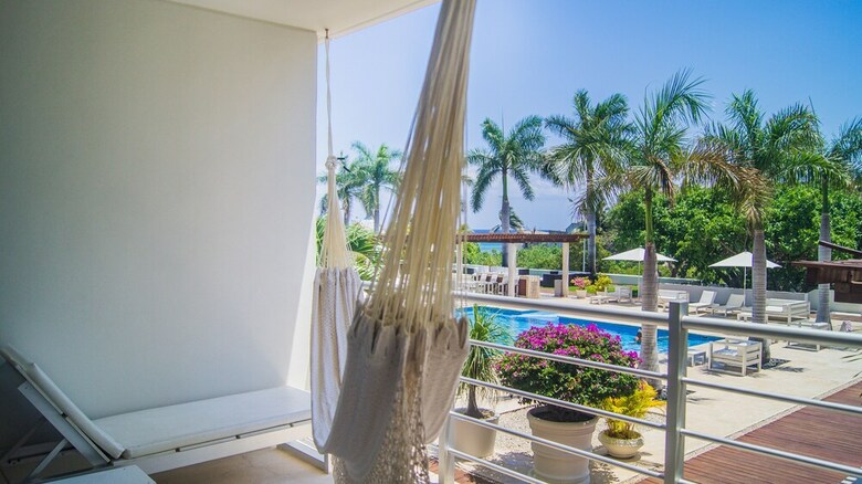 Aparthotel Luxury Condos At Magia