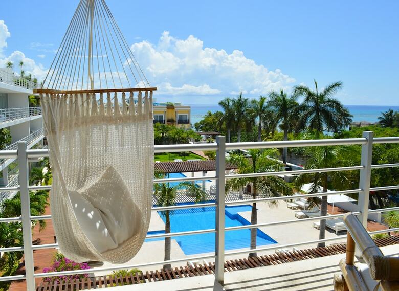 Aparthotel Luxury Condos At Magia