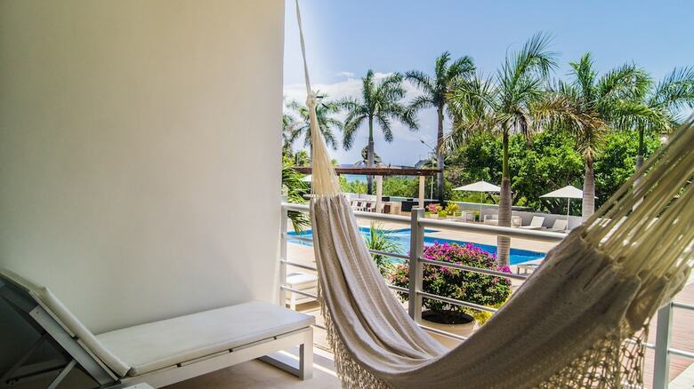 Aparthotel Luxury Condos At Magia
