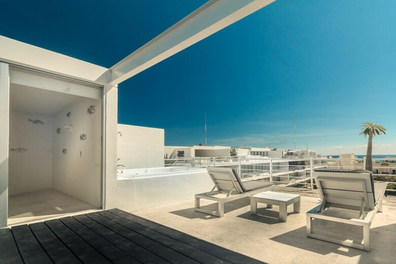 Aparthotel Luxury Condos At Magia