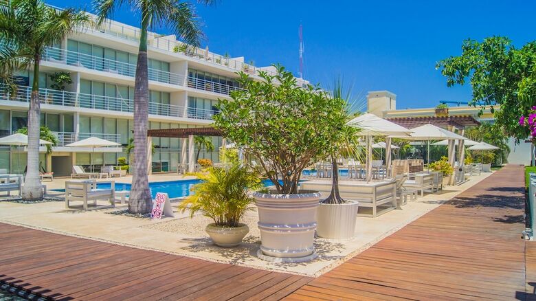 Aparthotel Luxury Condos At Magia