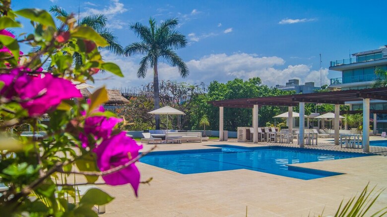 Aparthotel Luxury Condos At Magia