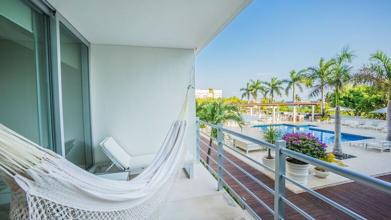 Aparthotel Luxury Condos At Magia