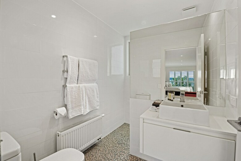 Hostal Linger Lakeside