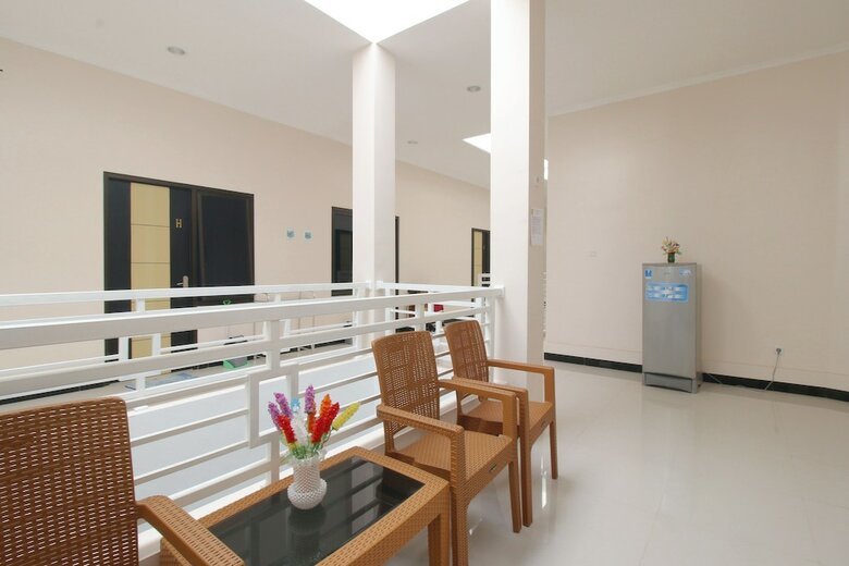 Hotel Airy Eco Syariah Bulusan Selatan Raya 46 Semarang