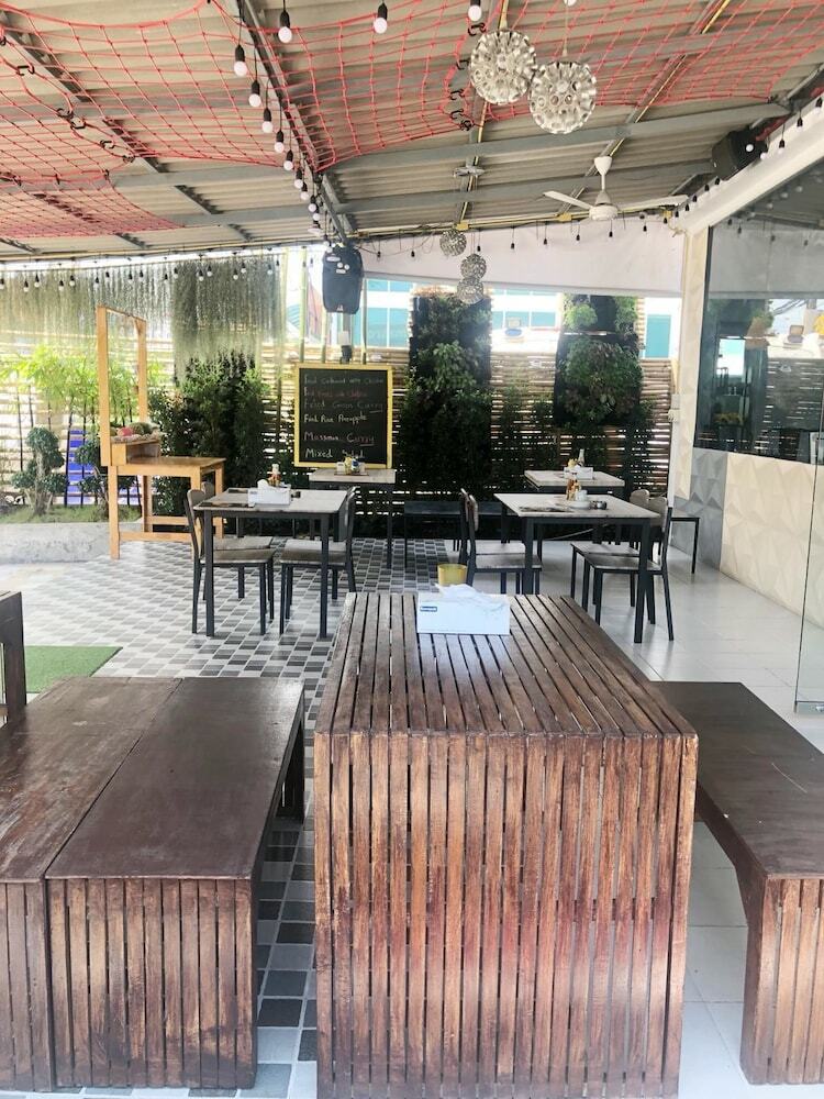 Hostal The Cubic Hotel - Hostel