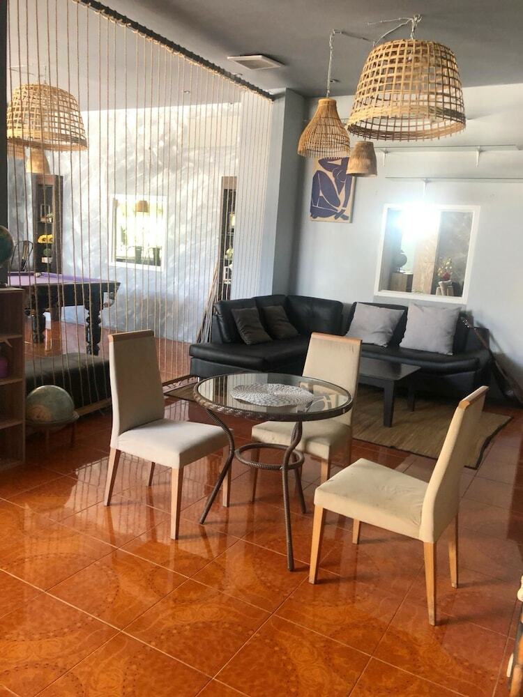 Hostal The Cubic Hotel - Hostel