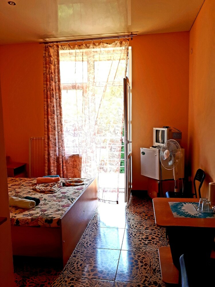 Hotel Rodnichok Guest House