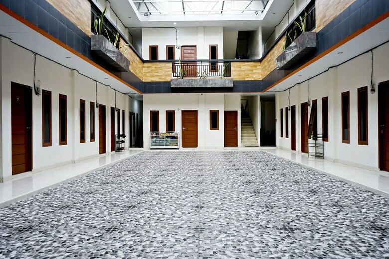 Hostal Oyo 1076 Dmc Homestay