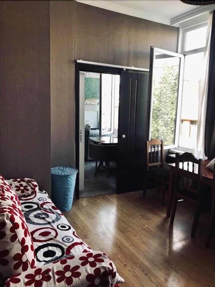 Apartment On Tsamebuli Ave