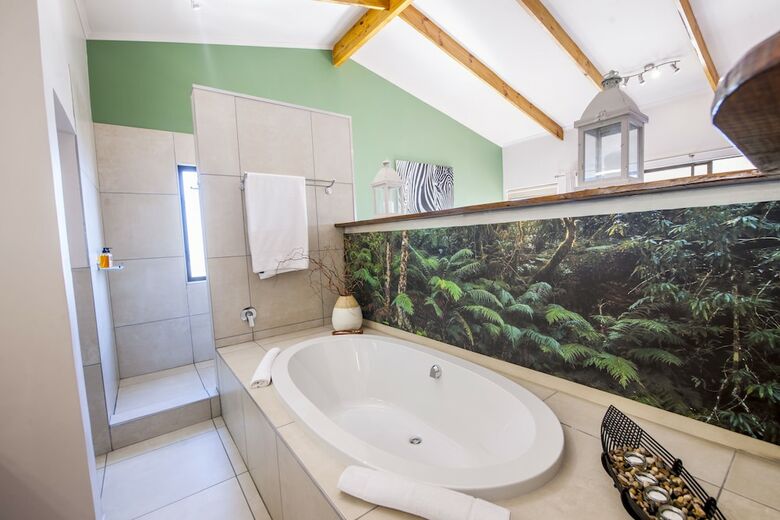 Hotel Elephant Hide Of Knysna Guest Lodge