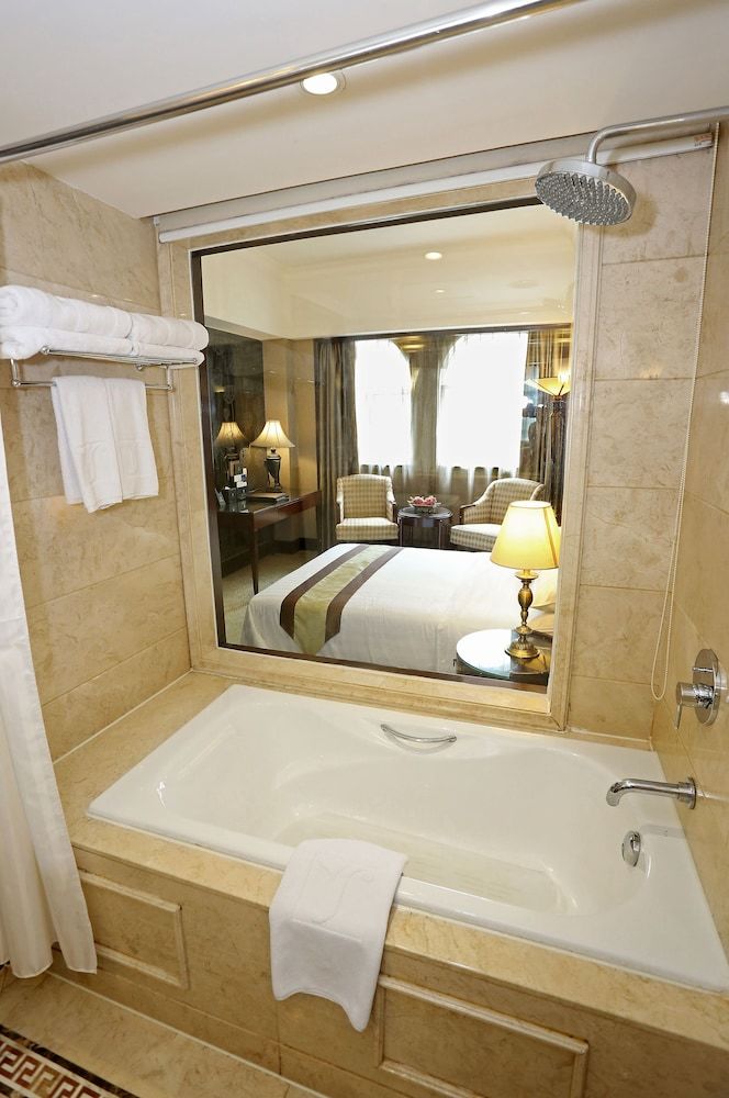 Grand Palace Hotel