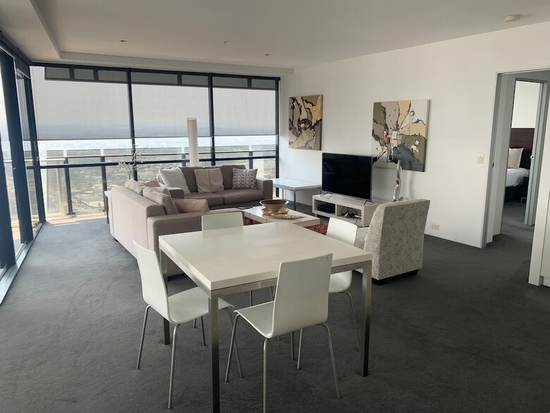 Circle On Cavill - Private Apartments