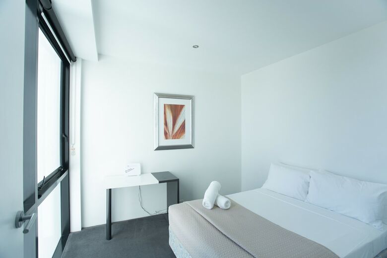 Circle On Cavill - Private Apartments