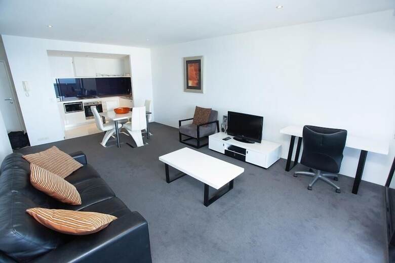 Circle On Cavill - Private Apartments