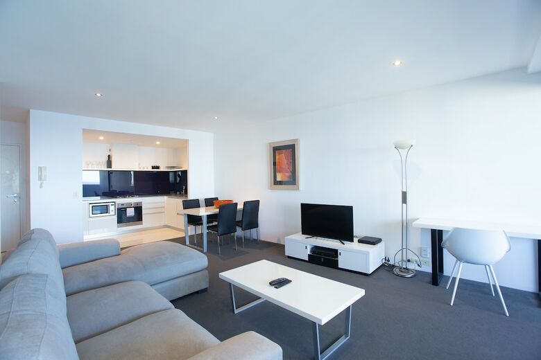 Circle On Cavill - Private Apartments