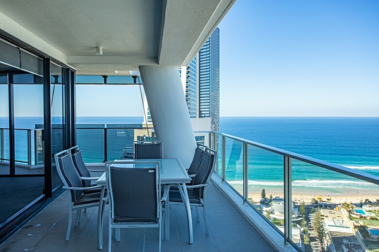 Circle On Cavill - Private Apartments