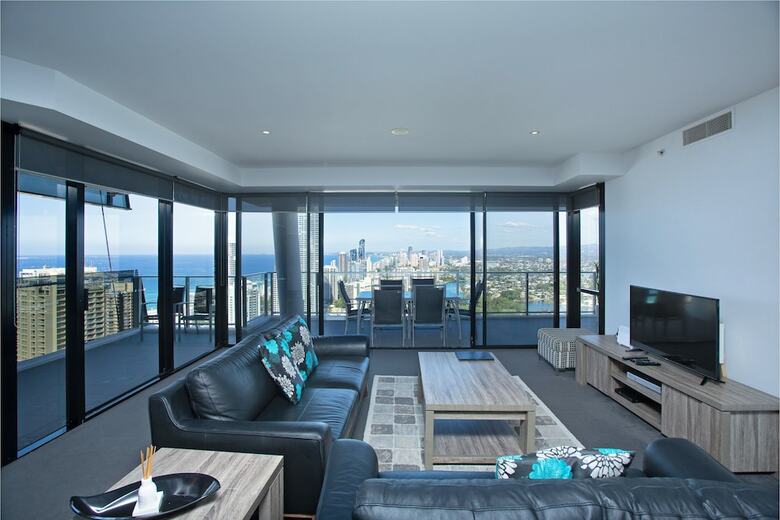 Circle On Cavill - Private Apartments