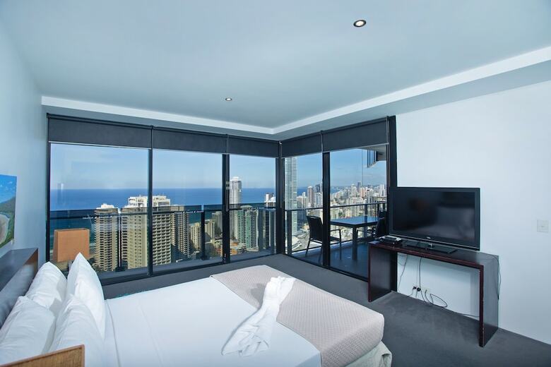 Circle On Cavill - Private Apartments