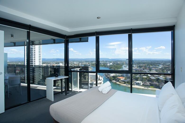 Circle On Cavill - Private Apartments