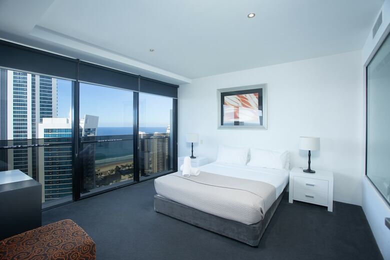 Circle On Cavill - Private Apartments