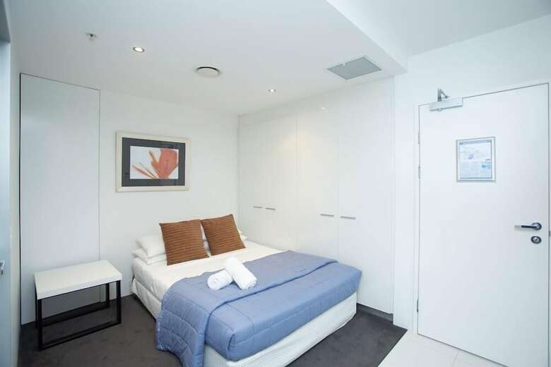 Circle On Cavill - Private Apartments