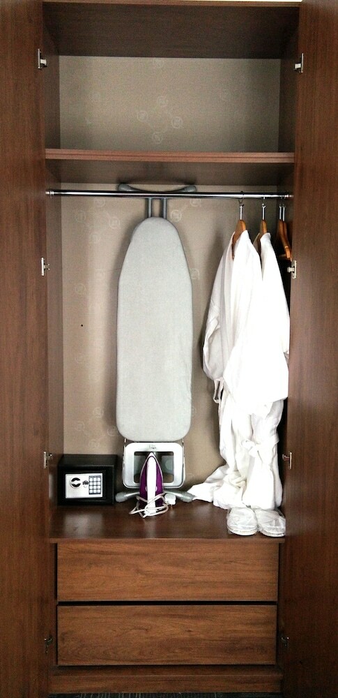 We Hotel