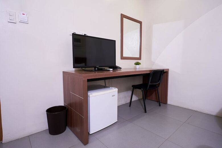 Rianne Hotel And Suites