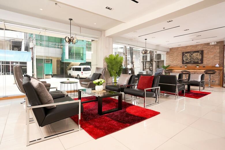Rianne Hotel And Suites