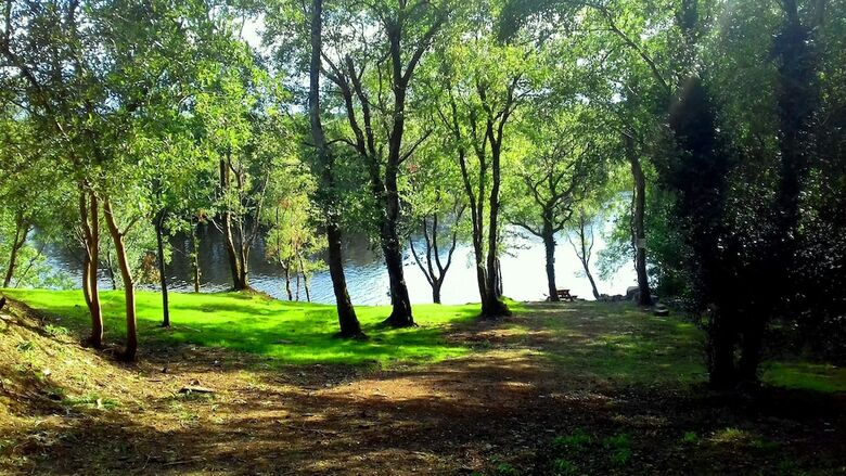 Hotel Coill Maher Lake House
