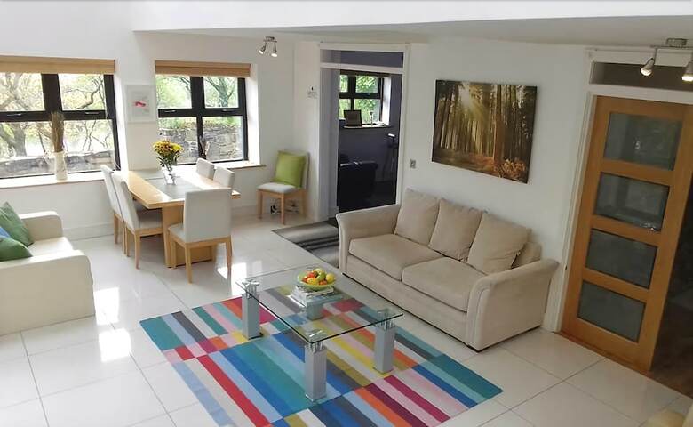 Hotel Coill Maher Lake House