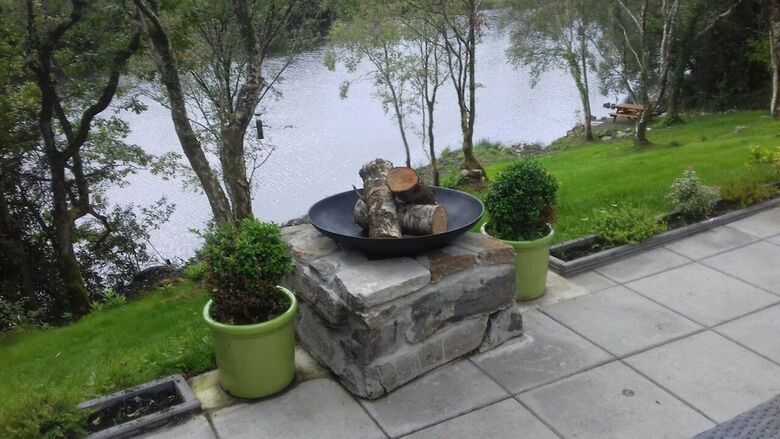 Hotel Coill Maher Lake House