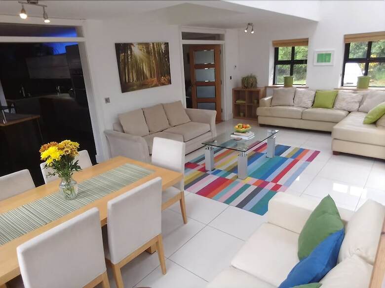Hotel Coill Maher Lake House