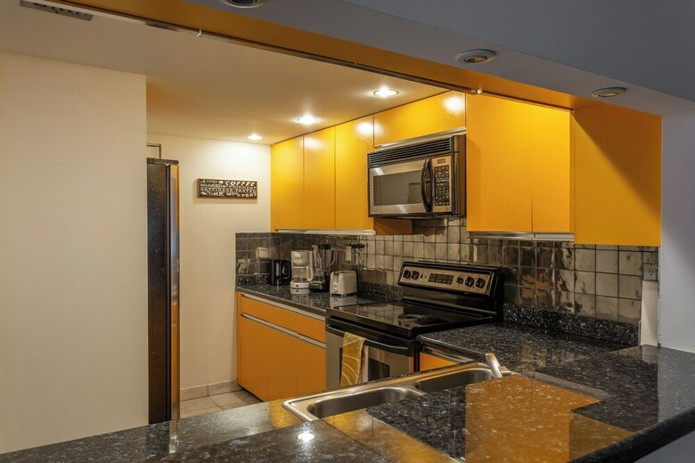 3 Bedroom Condo With Stunning Balcony View