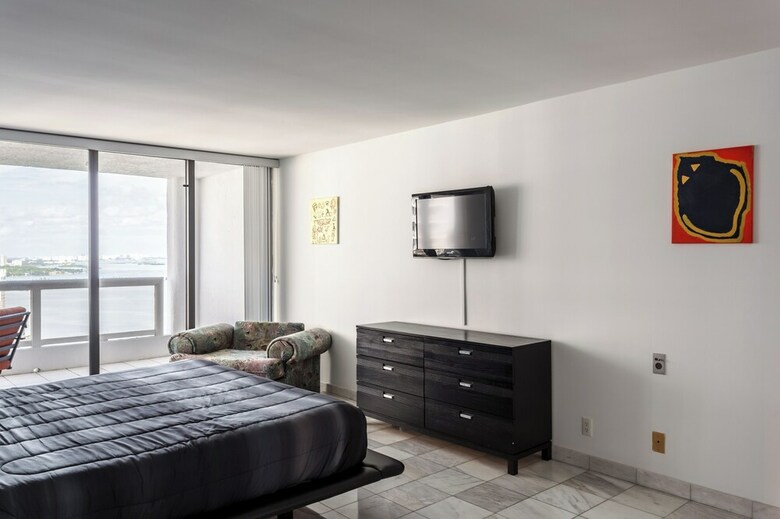3 Bedroom Condo With Stunning Balcony View