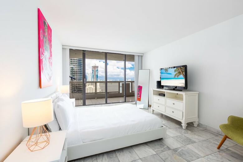 3 Bedroom Condo With Stunning Balcony View