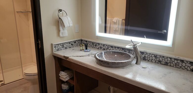 Hotel Bluff Dwellings Resort