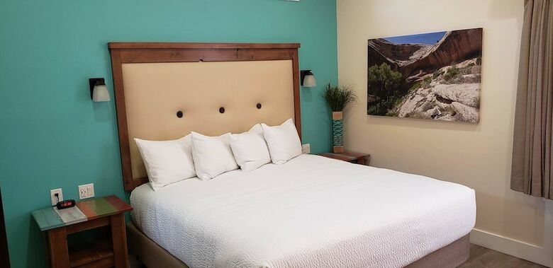 Hotel Bluff Dwellings Resort