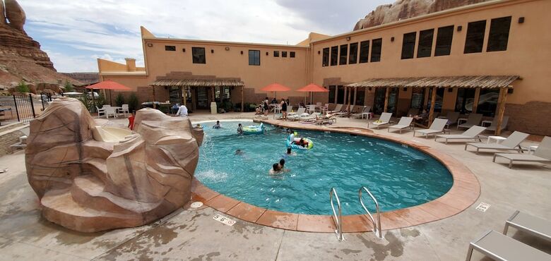 Hotel Bluff Dwellings Resort