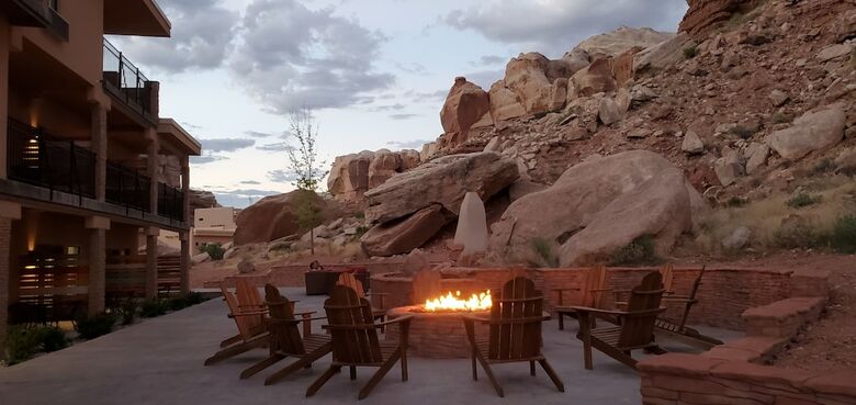 Hotel Bluff Dwellings Resort