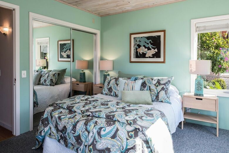 3743 Pelican Peaks