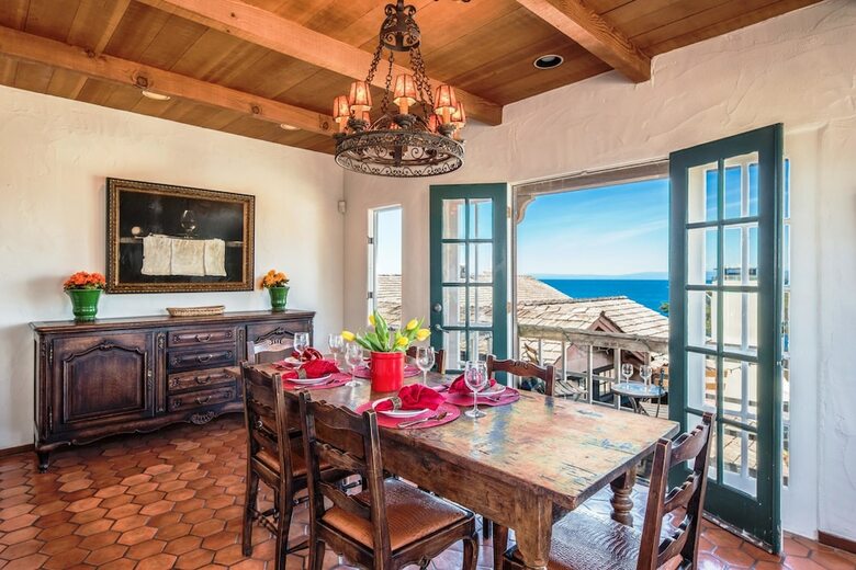 3263 Villa By The Sea