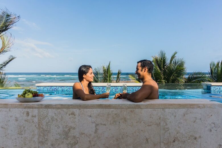 Casa Coral - Luxury Condos