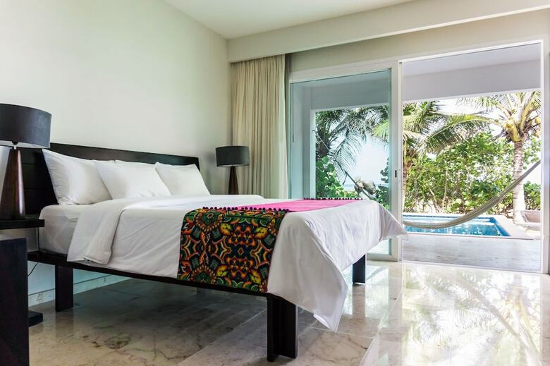 Casa Coral - Luxury Condos
