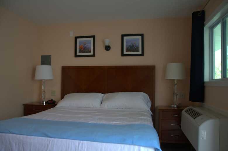 Atlantic Breeze Motel & Apartments