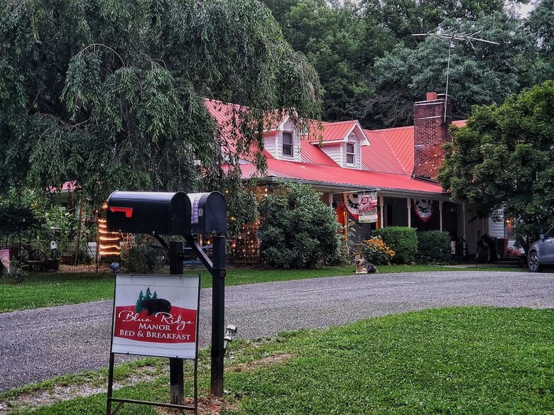Blue Ridge Manor Bed And Breakfast